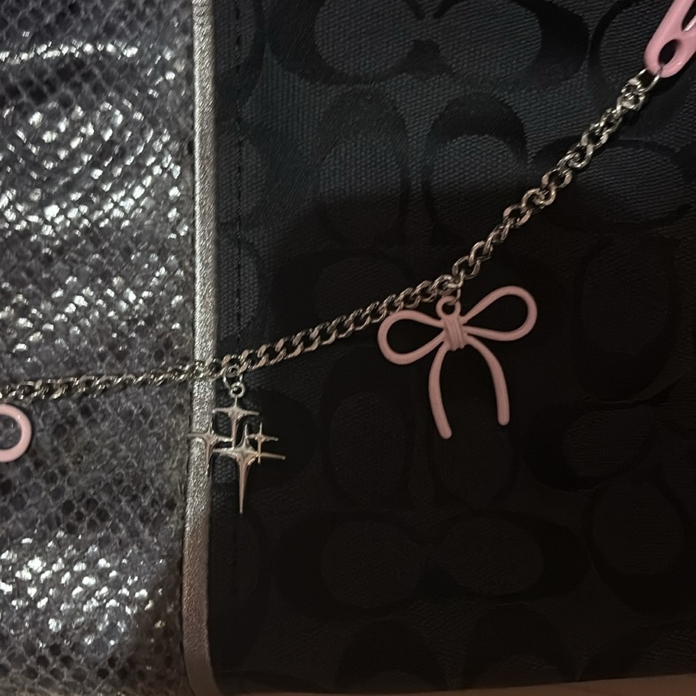 Elegant Black Coach Women's Bag - Picture 9 of 9